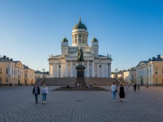 Senaatintori: Helsingin empire-keskustan sydän ja parhaat tärpit 2026